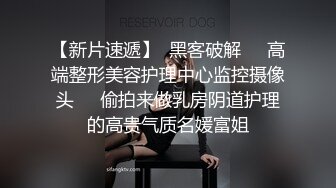 变态厕拍牛人潜入某校园女厕偷拍故意让妹子发现两个妹子被吓得高声尖叫救命啊来人