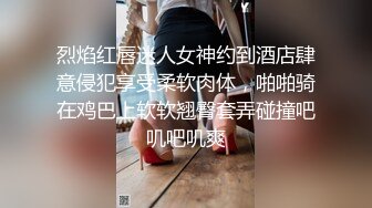   真实小夫妻居家操逼，甜美小骚货，扶着屌舔了起来，张开双腿爆插骚穴，后入猛顶奶子晃动