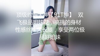 突然脱下内裤M字开脚 害羞的美熟女超淫荡小穴