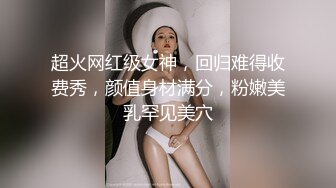 出差途中找干妈玩，干妈奖励我浴室鸡巴后入，内射