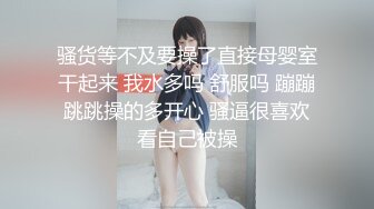 熟女老妇女也有人爱,纹身大哥勾搭上电子厂後勤保洁大妈,边打电话边摸J8,抽插