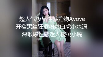 剧情演绎两个少妇忽悠小哥去爬山驾车野外双飞，喜不喜欢钻洞丁字裤勒逼，地上铺上垫子开操，口交上位骑坐猛操