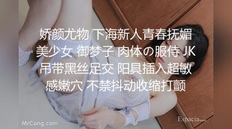 后入极品蜜桃臀炮友穿开档丝袜第一视角