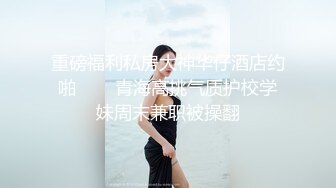 【良家小夫妻被窝里的那点儿事】小孕妇大半夜被喊醒啪啪，这灯光打得很完美，超级粉嫩的鲍鱼好干净，时不时用棉签擦拭提取分泌物这是要干什么