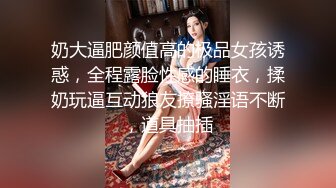 再KTV洗手间，包房激情后带回其中一个美女回家继续操逼