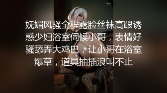    JK装极品萝莉顶级肥臀开档黑丝，反差清纯又很骚，特写大屁股套弄，无毛小穴被大屌撑开，一下下撞击