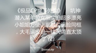   大奶子兼职少妇被猥琐摄影师拖下水掰开鲍鱼拍小B