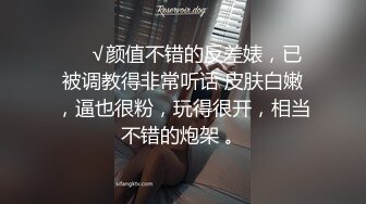 绿帽大神找单男一起操粉嫩小女友玩3P小女友露脸了