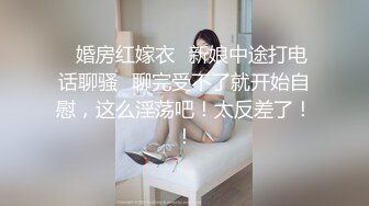 胸前花纹身新来小少妇扭动细腰自慰诱惑，拿出振动棒站立磨穴，搞得很想要后入抽插，张开双腿近距离特写