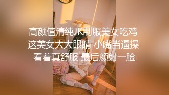 周末和闺蜜出来KTV唱歌，拉着男友进厕所吃鸡，晾着几个闺蜜在外面唱歌，这寻求刺激的方式也太猛了！