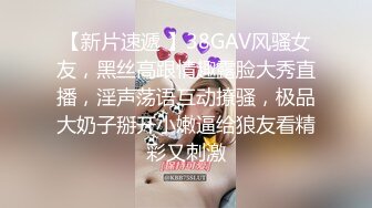  姐妹花露脸一起伺候大哥，丝袜情趣让大哥无套抽插轮流爆草