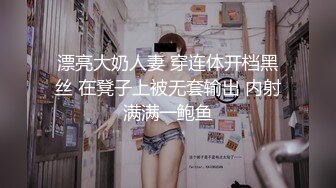 皮肤白皙极品嫩妹头发遮住脸的样子太美了-大学生