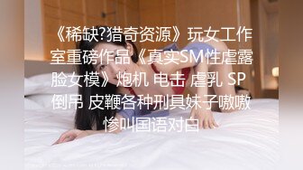 家庭摄像头偷拍大叔和年轻貌美娇妻的和谐性生活媳妇 做完一直对着镜子看逼