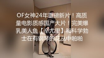 露脸女友对着镜头自慰发骚