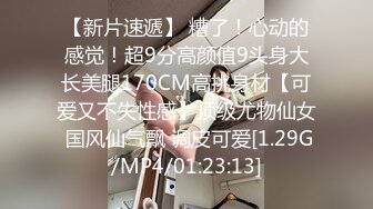 甜美花臂纹身，拨开内裤扣骚穴，69互舔