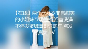 年轻小妹长相甜美跟小哥开房啪啪，自己揉着奶子抠着逼当然还要吃着大鸡巴，被小哥各种爆草抽插道具玩弄