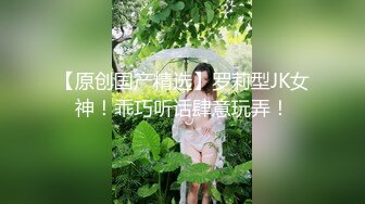 奶子发育的很不错的极品小太妹露脸精彩大秀，旁边还有好姐妹听狼友指挥玩弄小骚穴，甩奶乱飞道具抽插呻吟可射