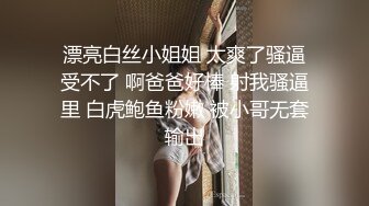  黑丝短发露脸风骚的露脸骚货一个人床上发骚，各种撩骚动作不断诱惑狼友