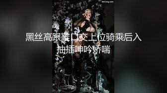 两个黑鬼玩弄中年少妇，两个大鸡巴一起插进逼里搅拌，后入干了骚逼干菊花，激情上位草出白浆