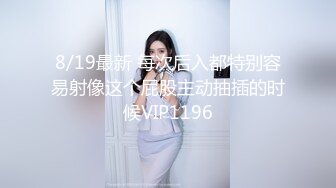 【P2】都知道欧美人很开放，没想到如此开放！罕见在人潮涌动公开场合【成人展舞台】真刀真枪干起来，原始人性展露无遗 (2)