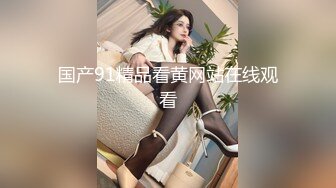 花臂女浴室洗澡前先秀一下自己的美臀