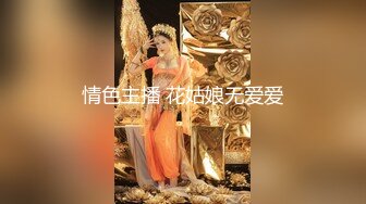 笑起来甜美短发气质美女性感美臀卫生间自慰，情趣装开档丝袜菊花肛塞，坐在马桶上近距离特写扣逼，掰穴玻璃棒抽插