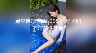 娇小大胸楼凤美女被屌哥干得汗水直流 淫水也流了不少