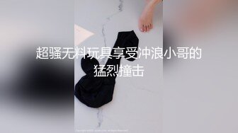 反差性感尤物正在玩游戏的小姐姐被按倒在桌子上后入，暴力后入翘臀每一下都插的好深直达花心