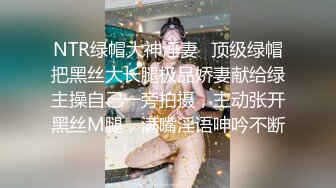 两个无毛小嫩逼被小哥的18厘米大鸡巴爆草抽插，全程露脸口交大鸡巴，让小哥亲小嘴玩奶子，轮草抽插呻吟可射