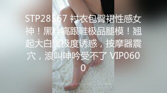 顶级反差露脸人妻，新婚照对比脱光被调教，裸舞道具三点调教啪啪，阴毛长到小腹一看就是闷骚婊