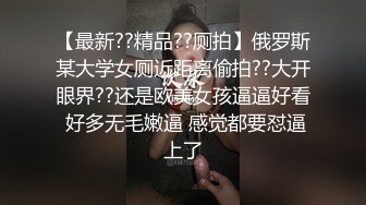 两个风骚大姐玩弄极品小哥，全程露脸丝袜情趣玩弄小哥大鸡巴，深喉口交插她屁眼，吃奶舔逼轮草小哥精彩刺激