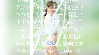 【家庭摄像头破解】骨感美女待客厅看电视，竟然给看哭啦，眼泪哗哗地流，还和狗狗亲嘴! (2)