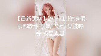 清纯姐妹花全程露脸大秀，丝袜情趣兔女友诱惑，揉奶玩逼听狼友指挥各种撩骚互动，还会倒立特写展示骚穴好骚