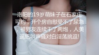 都蹲守白色长裙美女❤️皮肤白皙阴毛乌黑,两片肉唇夹着细小的逼洞