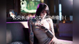 _丝袜高跟露脸高颜值的女模特被大鸡巴小哥疯狂蹂躏抽插，全程露脸深喉草嘴，无毛白虎逼打着电话被草爆她菊花