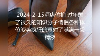 《极品CP?魔手?外购》经济型公寓女厕所三机位偸拍各种学生族和上班族小姐姐方便，各种姿势完事还把BB洗一洗