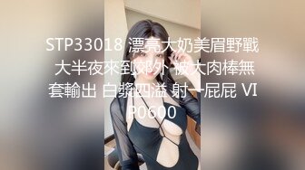 姐妹榨汁机让有钱大哥双飞，丝袜高跟好身材两个极品尤物，一起给大哥口交大鸡巴，轮流爆草浪叫呻吟看了秒硬