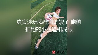 丰满青春妹妹凹凸起伏的诱人肉体趴在床上，极品浑圆翘臀忍不住上手