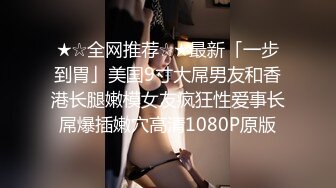 白领工装美女厨房露奶奶