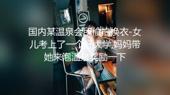 颜值不错的黑丝少妇露脸与小哥激情啪啪，先自慰后吃鸡巴，各种体位蹂躏表情真骚叫的好浪高潮喷水