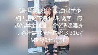  4女3男多人群P！场面极其淫乱！张开双腿轮流揉穴，镜头前换着操