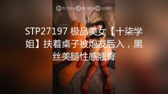 【新片速遞】 极度淫荡骚女3P名场面！两根大屌左右一起舔！操穴插嘴齐开，喜欢射在嘴里，吸吮JB太骚了