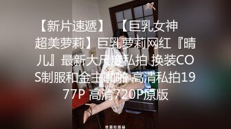 【新片速遞 】 熟女妈妈 宝贝 舒服吗 嗯 这是什么呀 不知道 阿姨在家被小伙摸大肥逼 爽的不停扭动身体 