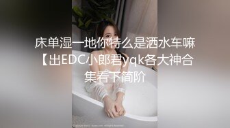 前凸后翘的丰满少妇外围工作者挣钱不容易两位花臂猛男兄弟轮番搞她