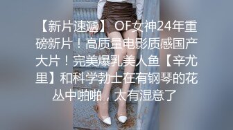 美腿美眉穿着黑丝来约会，男友肯定受不了啊，狂舔丝袜