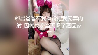  养生馆里的特殊服务给大奶女顾客按摩，抠着骚逼漏出鸡巴强制交