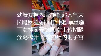 外表清纯白嫩长发重庆美女主播肉丝短裙户外真空直播