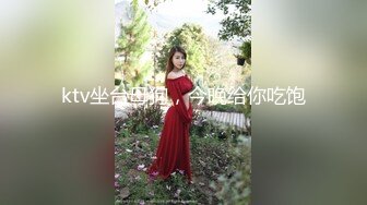 【新速片遞】  双飞两个大长腿极品调教女王是什么体验，男人被SM性虐待，高跟鞋踹鸡巴，当性宠物 皮鞭抽打 