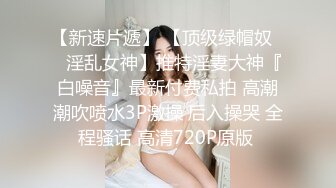 抄底公交站牌前讓人忍不住想後入的極品翹臀騷女