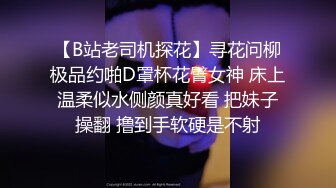 漂亮好身材妹子约到家里脱光光趴在腿上看视频这好性福啊